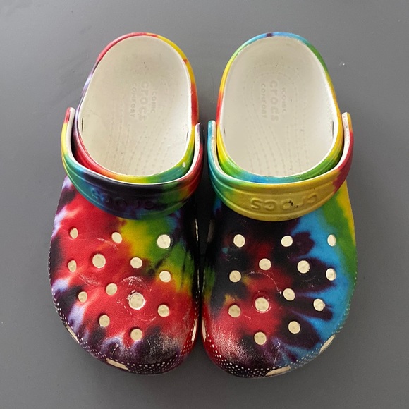 KIDS RAINBOW CROCS - Picture 1 of 2